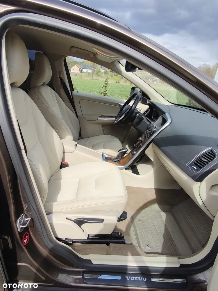 Volvo XC 60 D4 AWD Momentum - 9