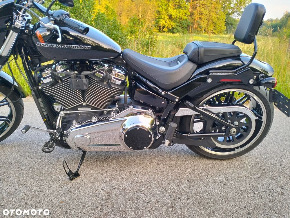 Harley-Davidson Softail Breakout - 31