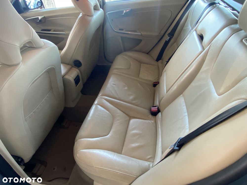 Volvo V60 D2 Momentum - 10