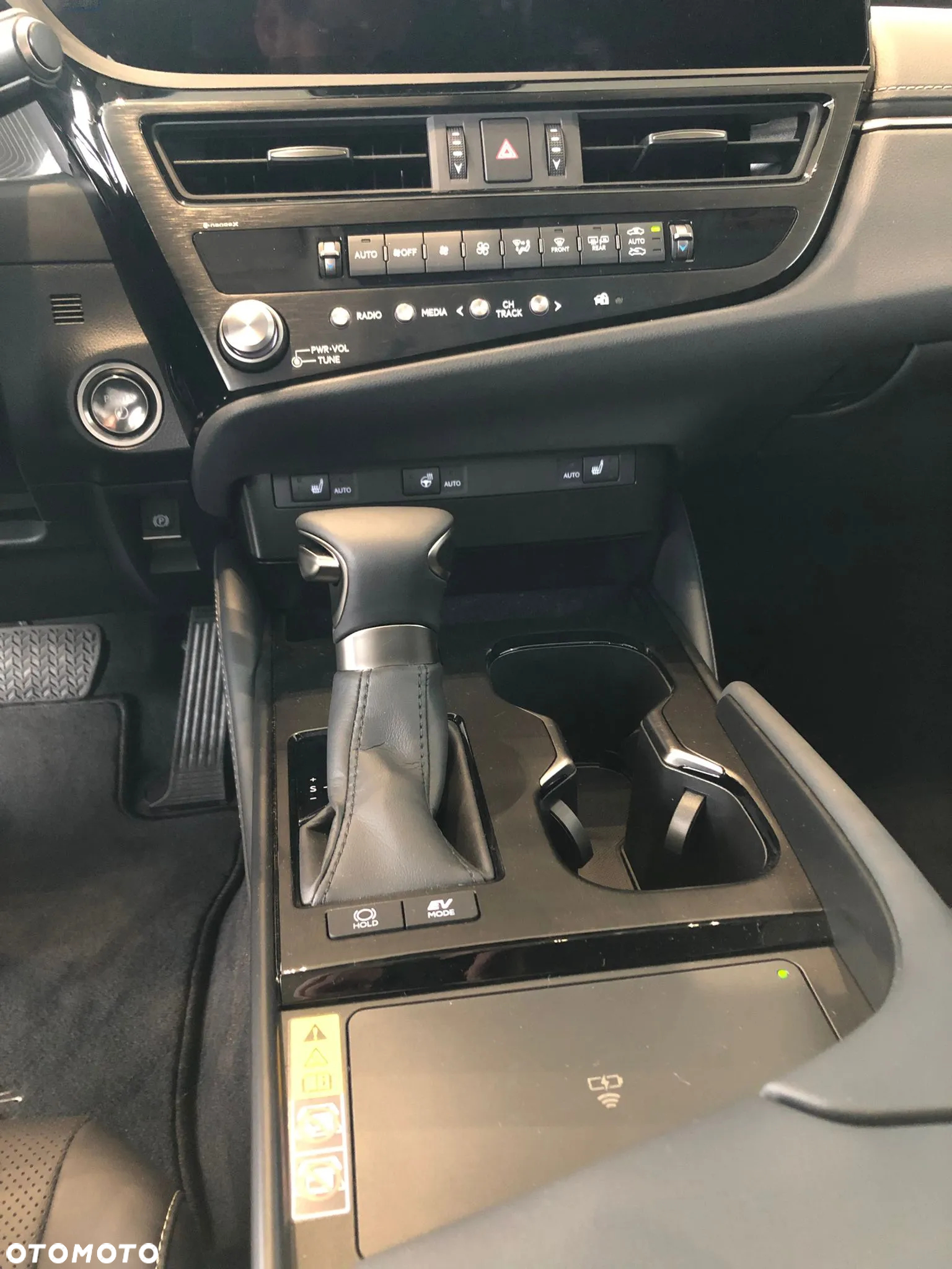 Lexus ES 300h Business Edition - 12