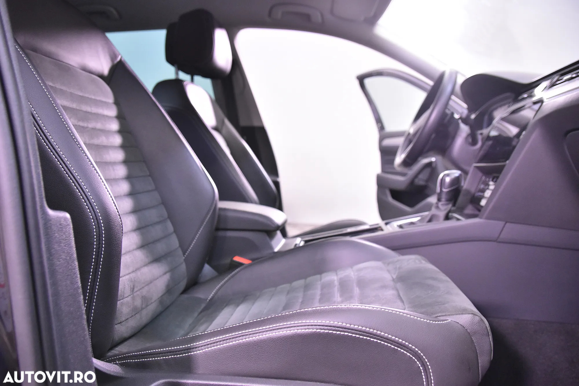 Volkswagen Passat - 11