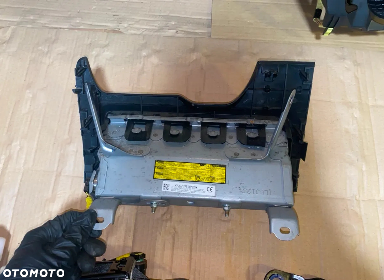 Komplet - Deska rozdzielcza Airbag kurtyny podsufitka Toyota Yaris III lift 2017-2020r. OE - 6
