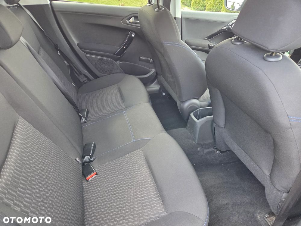 Peugeot 208 PureTech 82 Style - 10