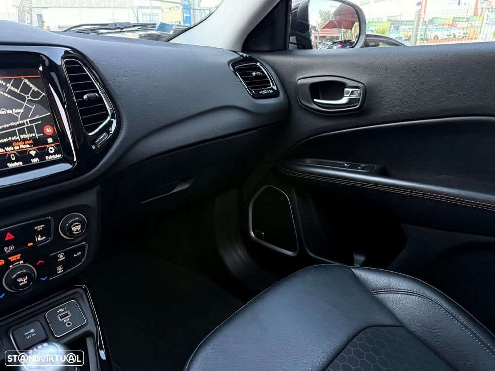 Jeep Compass 1.3 T Limited - 23