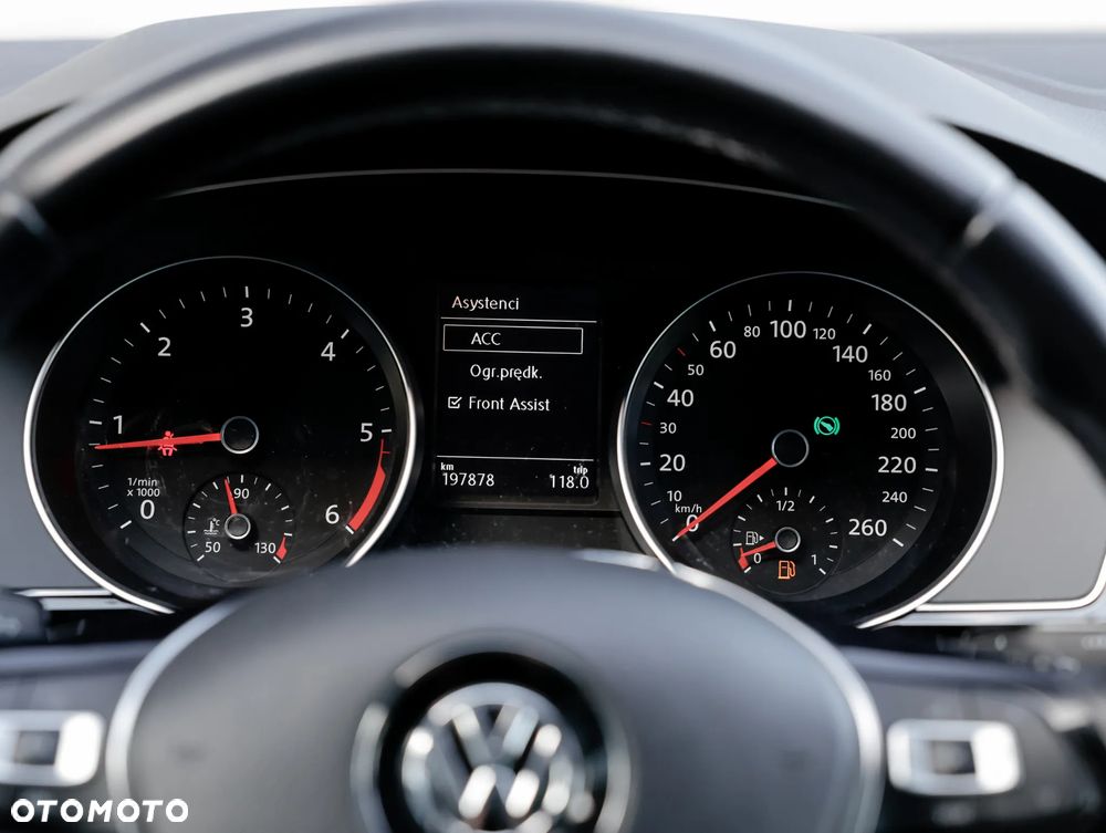 Volkswagen Passat - 20