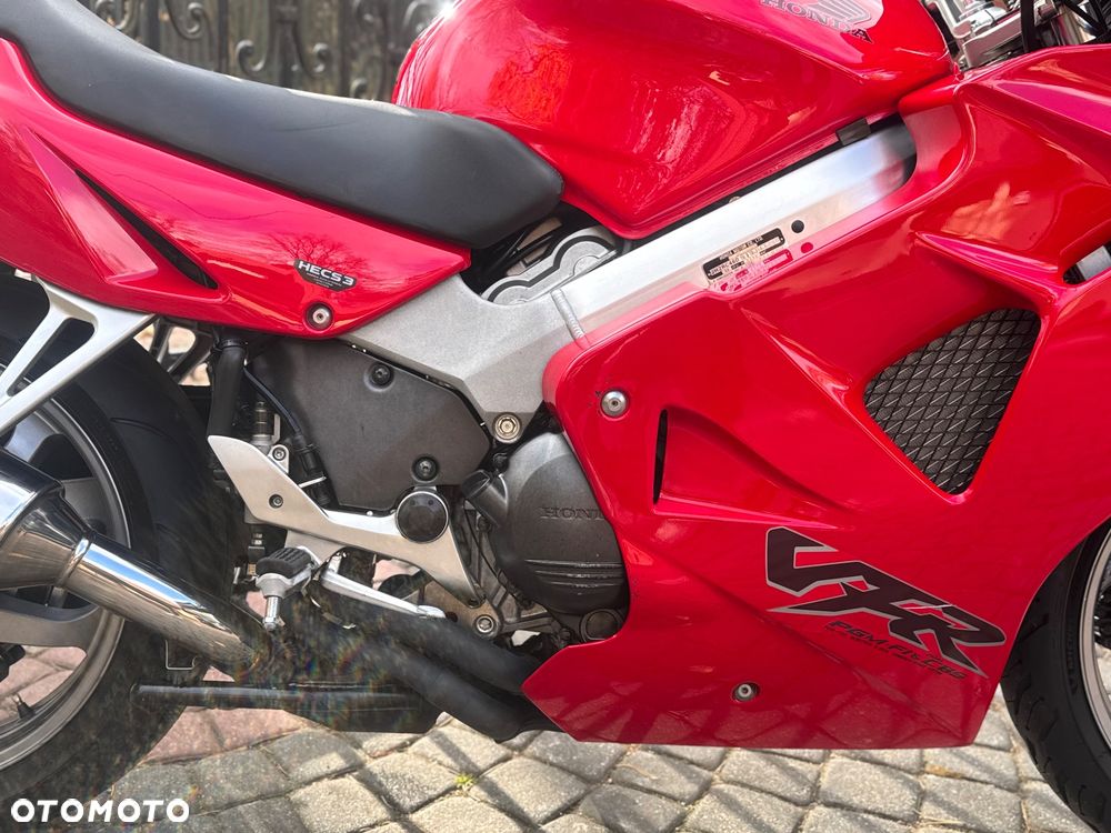 Honda VFR - 13