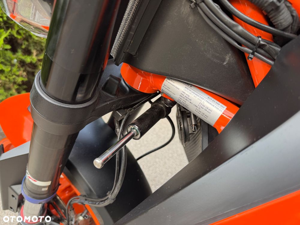 KTM Super Duke - 23