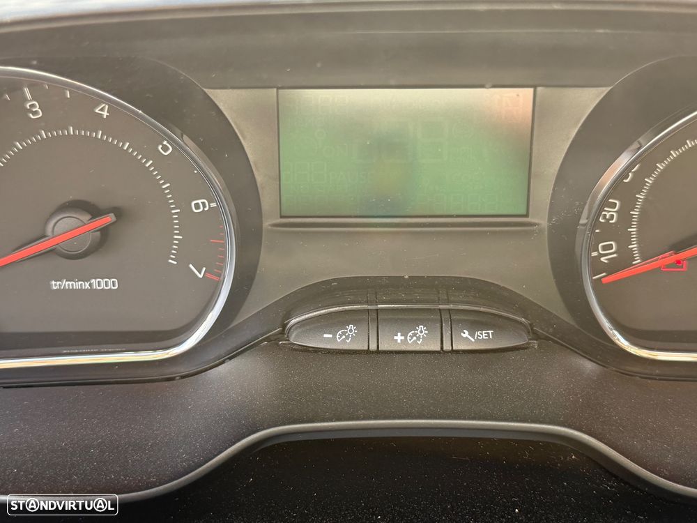 Peugeot 208 1.2 PureTech Style - 52
