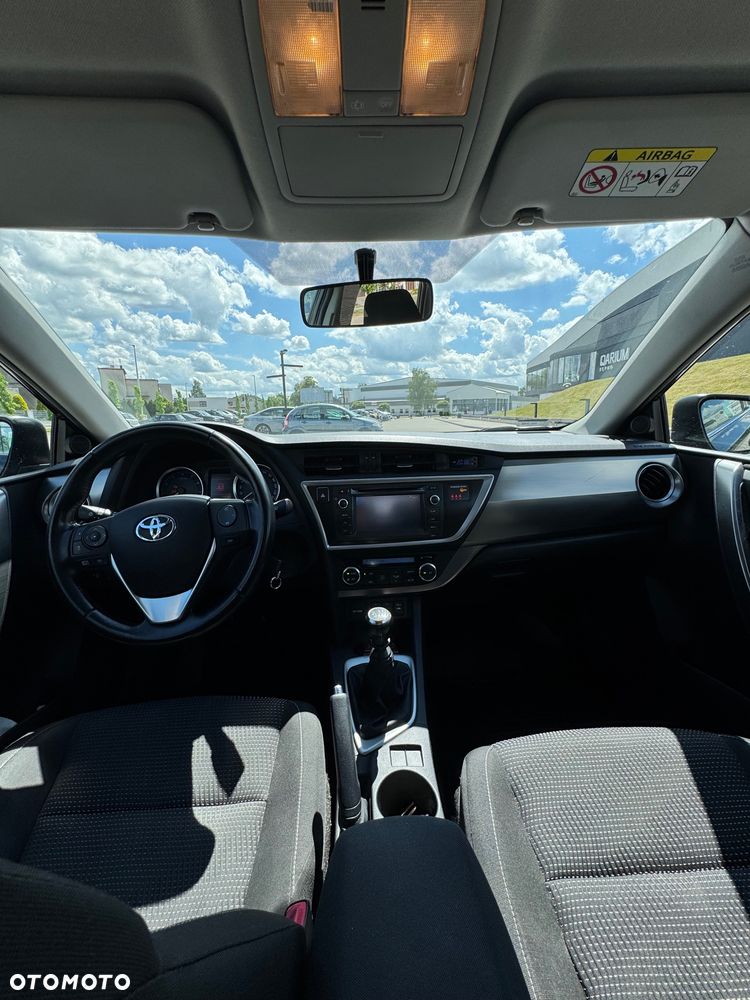 Toyota Auris 1.6 Premium + - 8