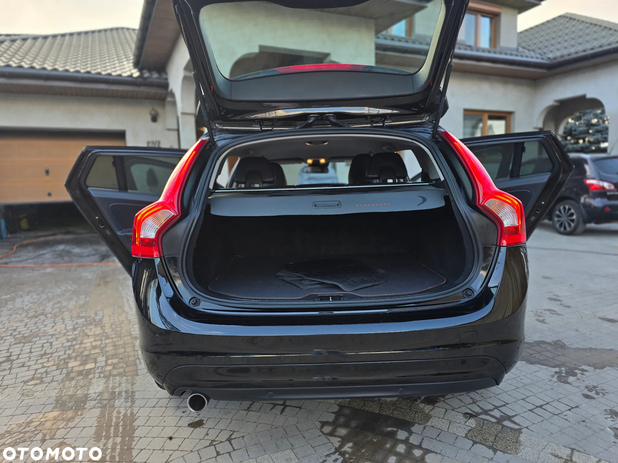 Volvo V60 D2 Ocean Race - 11