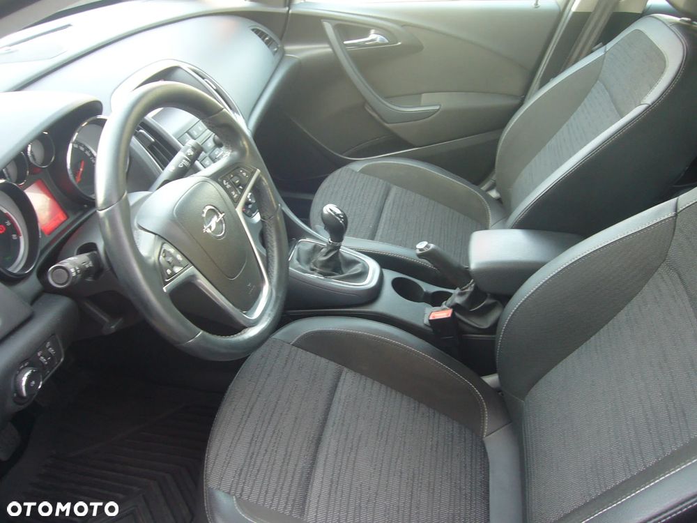 Opel Astra 1.4 T Enjoy - 11