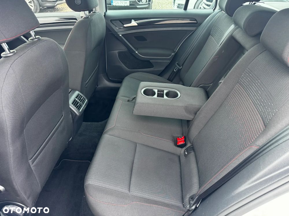 Volkswagen Golf 1.5 TSI ACT DSG Sound - 29