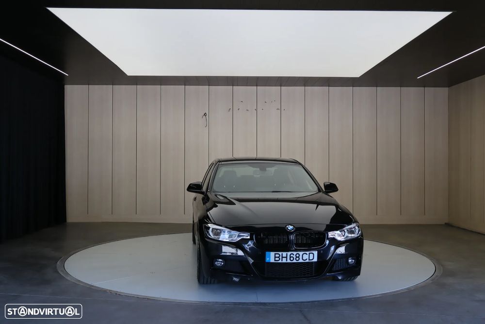 BMW 330 e iPerformance Pack M - 11