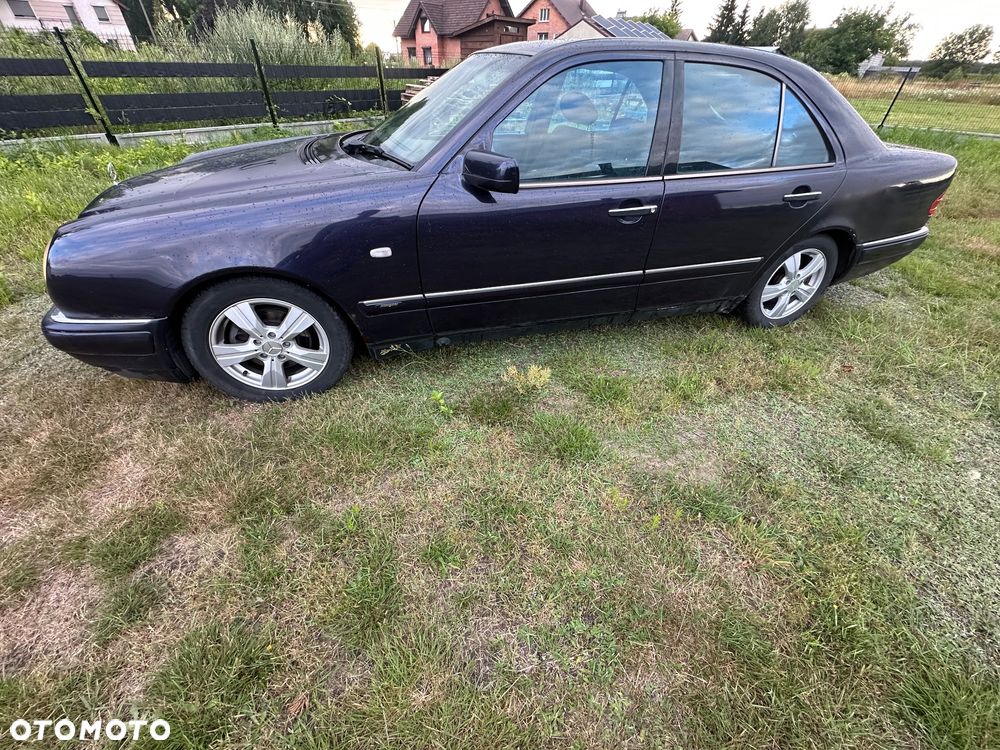 Mercedes-Benz E-Class 1996 photo 4