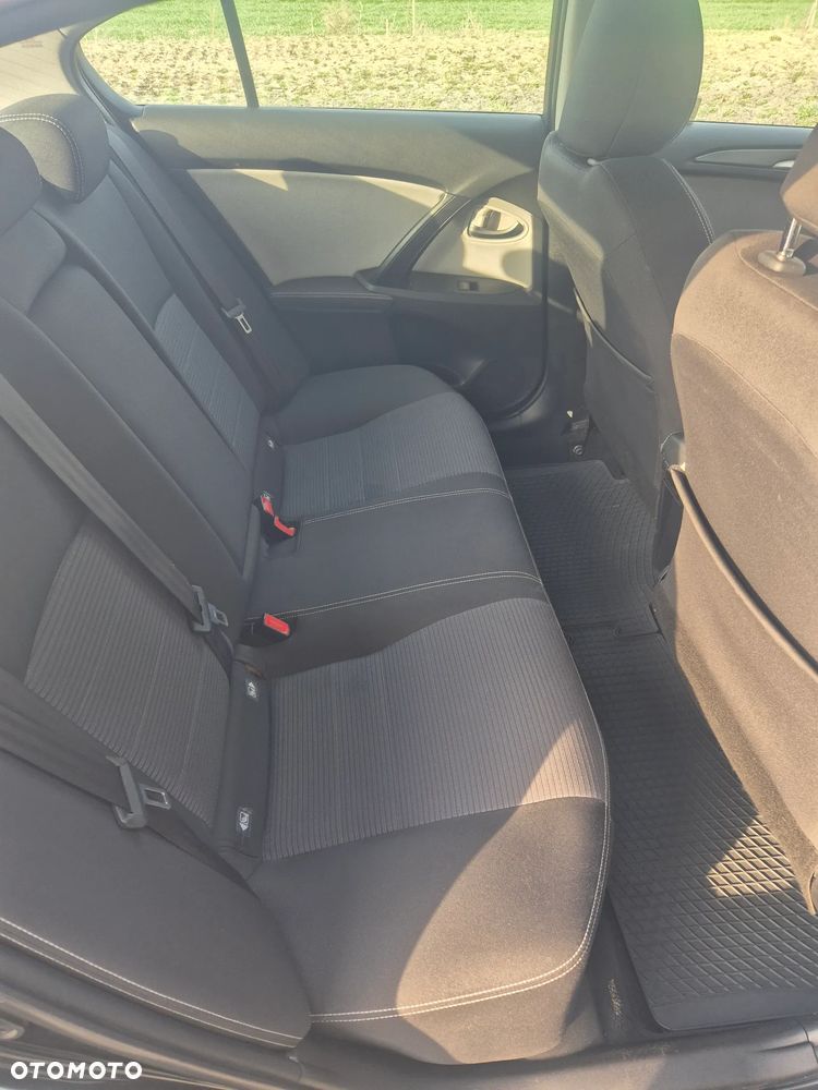 Toyota Avensis 1.8 Premium - 9