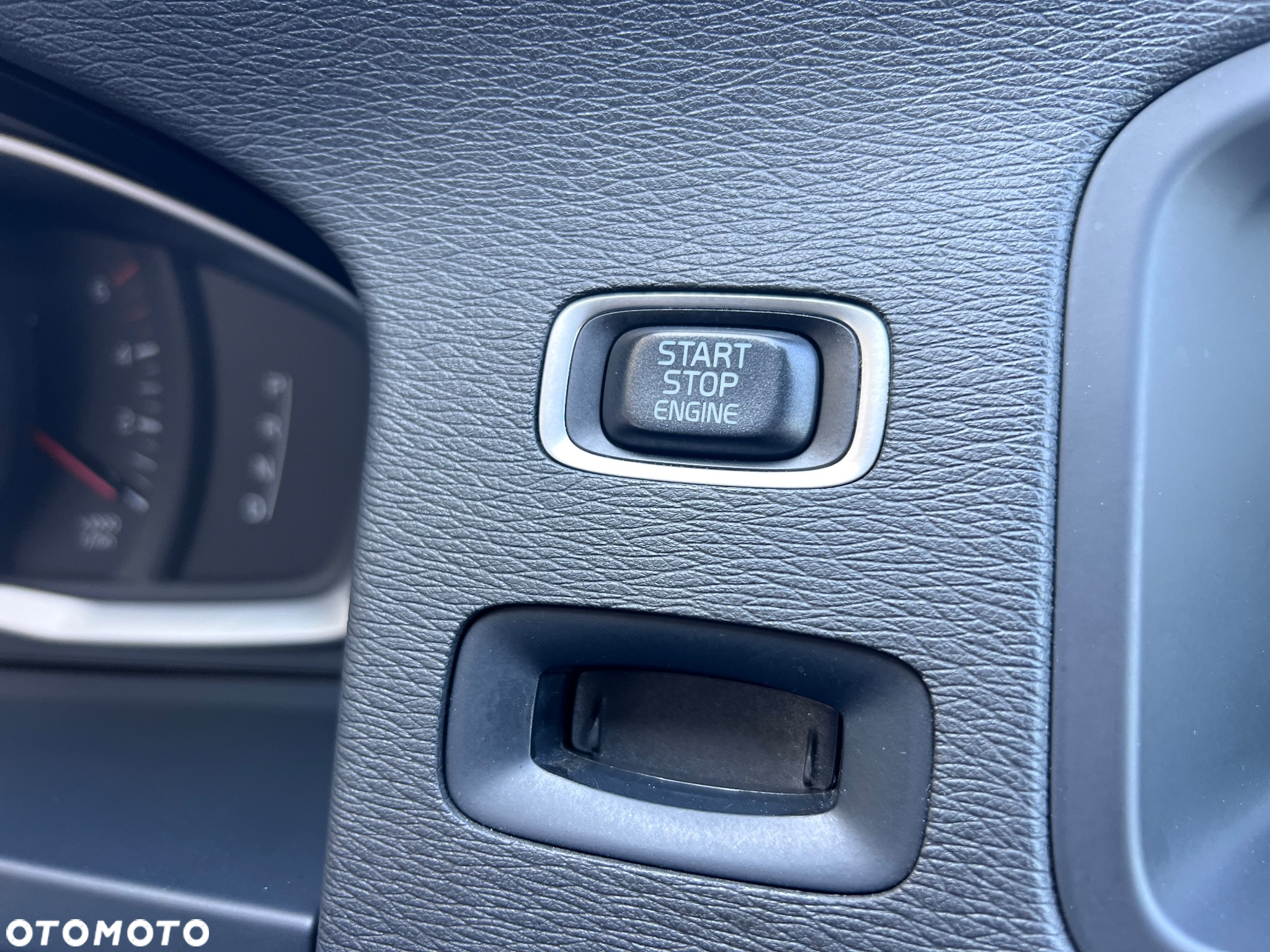 Volvo V60 Cross Country D4 Drive-E Momentum - 27
