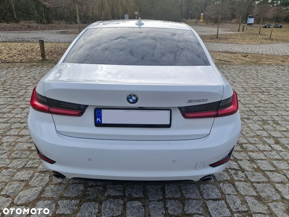 BMW Seria 3 330i Sport Line - 8