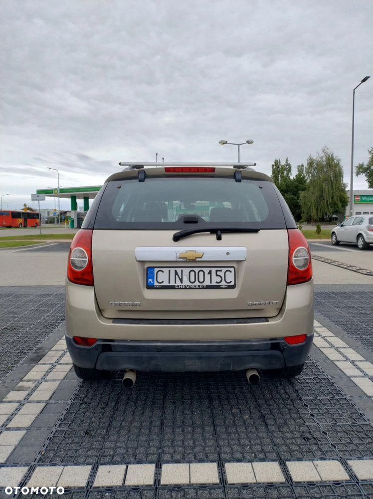 Chevrolet Captiva 2.4 LS 5os - 3