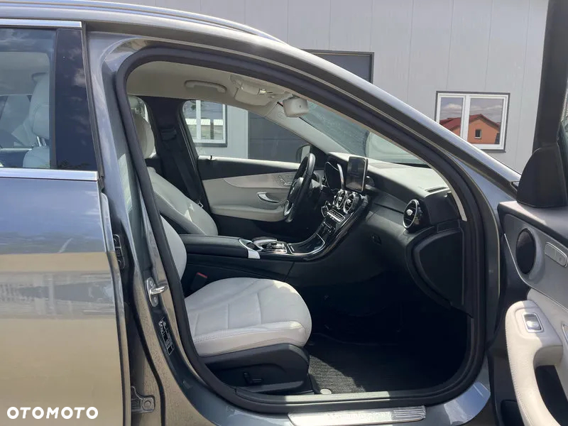 Mercedes-Benz Klasa C 200 T 4Matic 7G-TRONIC Avantgarde - 8
