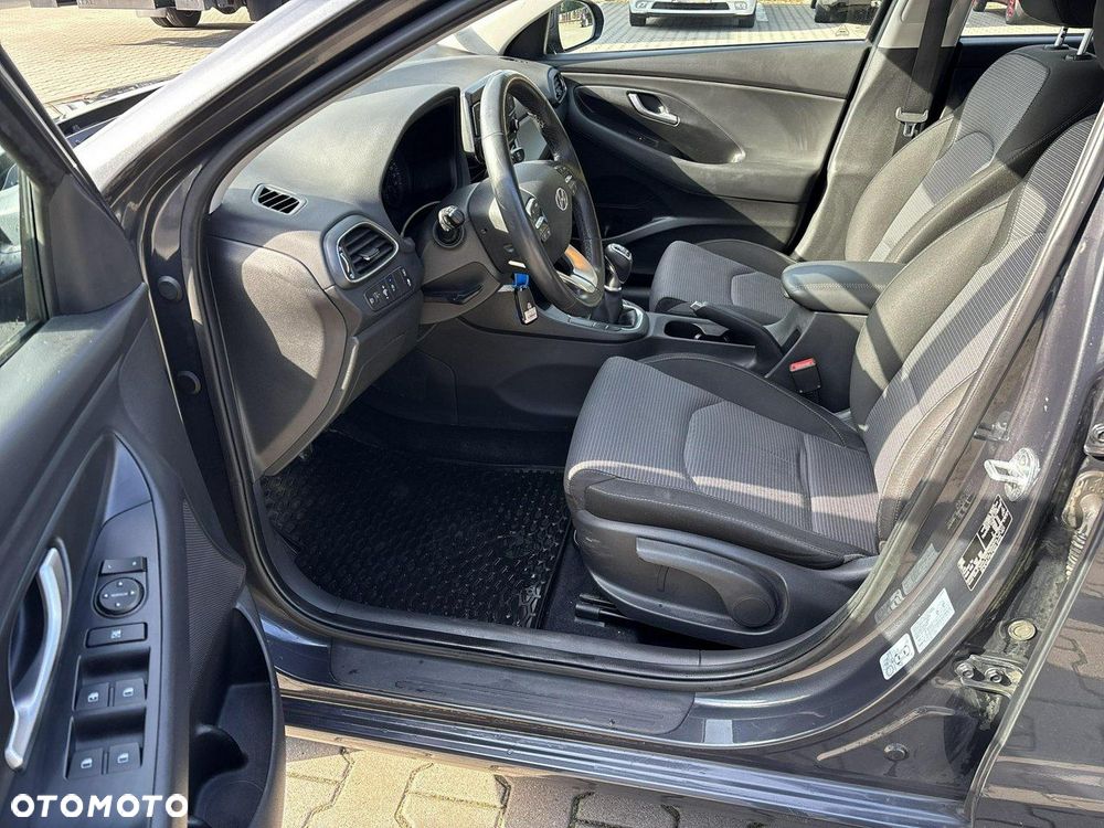 Hyundai i30 1.5 DPI Classic + - 11