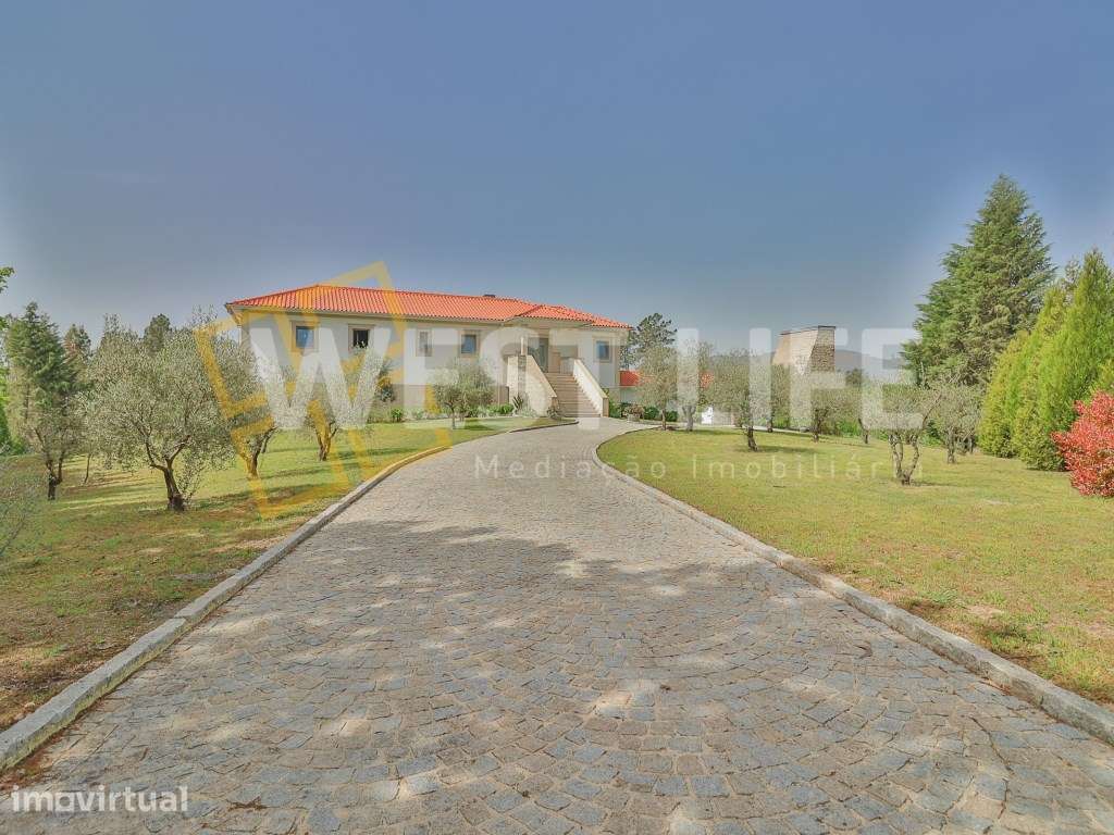 Moradia Independente T5 com terreno de 14000m2 - Vista para as Mont... - Grande imagem: 2/54