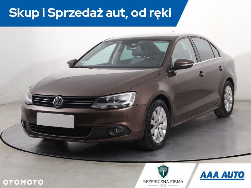 Volkswagen Jetta - 2