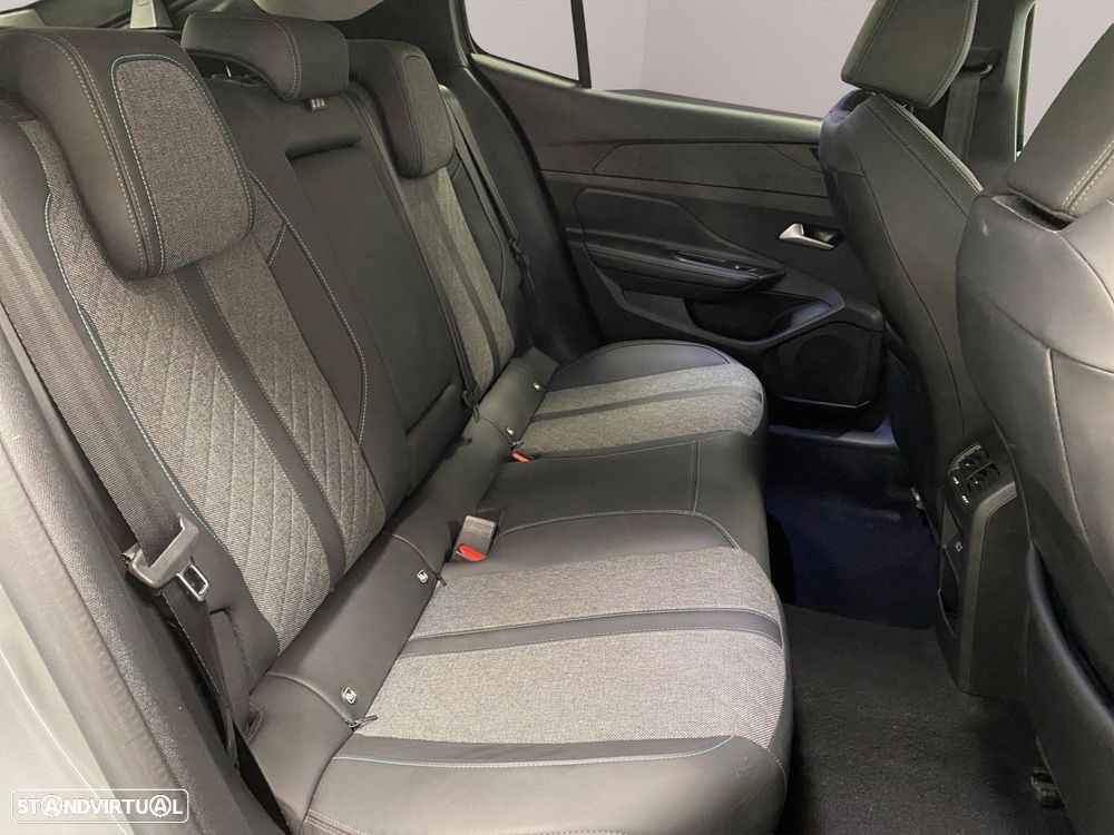 Peugeot 408 1.2 PureTech Allure EAT8 - 19