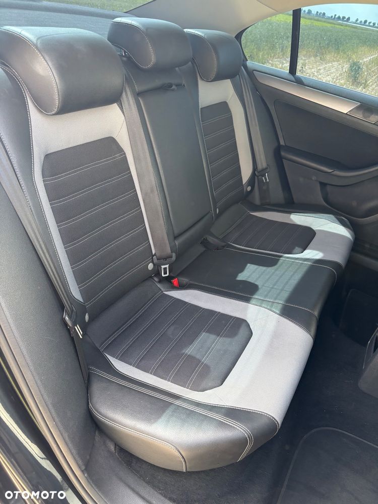 Volkswagen Jetta 2.0 TDI DSG Match - 21