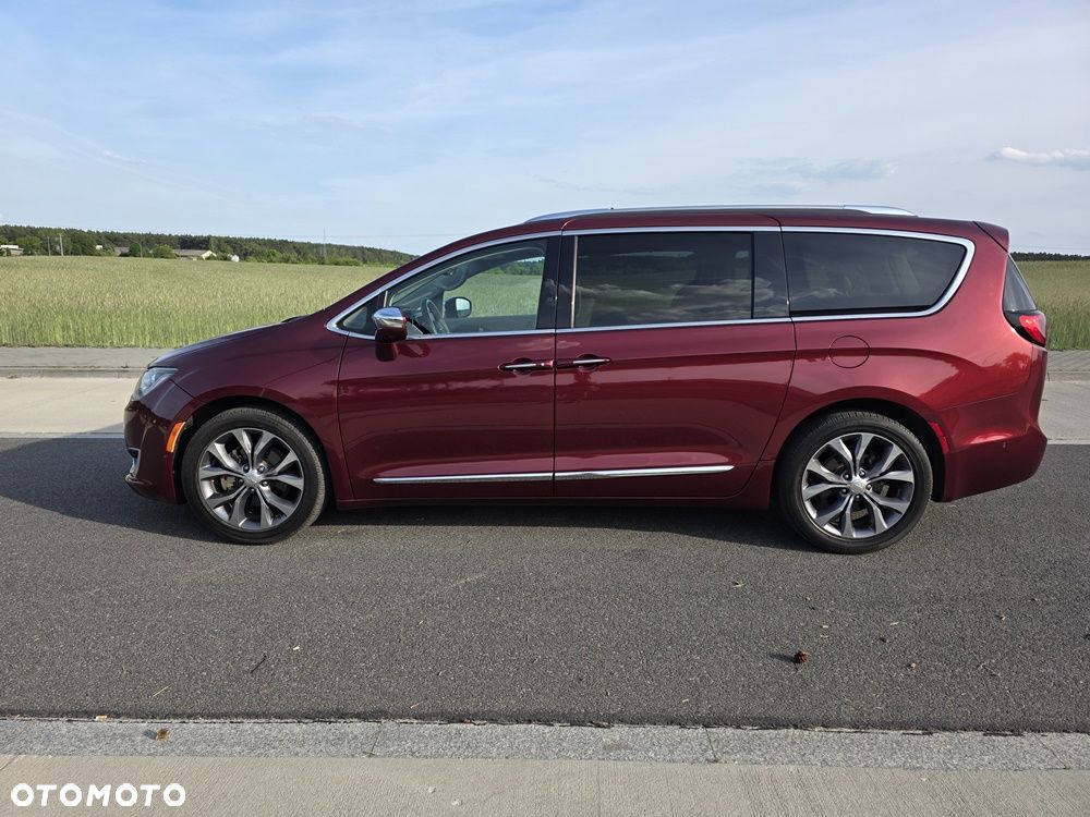 Chrysler Pacifica - 3