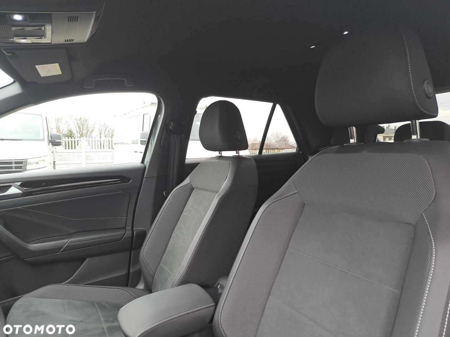 Volkswagen T-Roc - 11