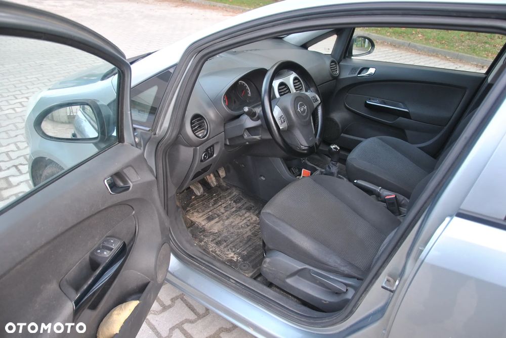 Opel Corsa 1.2 16V Cosmo - 8