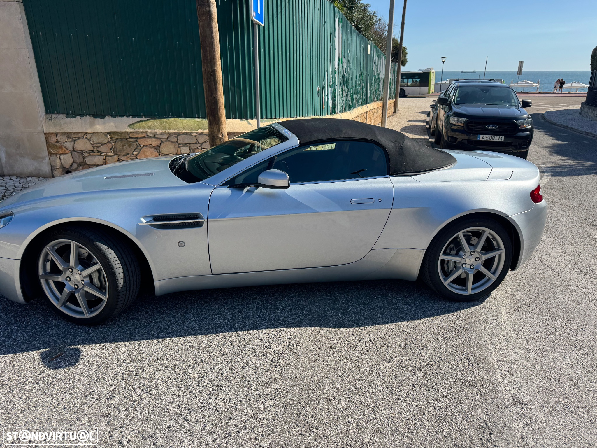 Aston Martin Vantage Roadster - 2