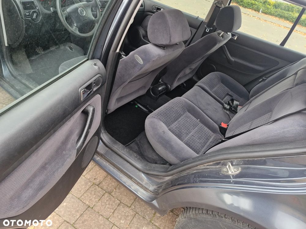 Volkswagen Golf 1.6 Comfortline - 4