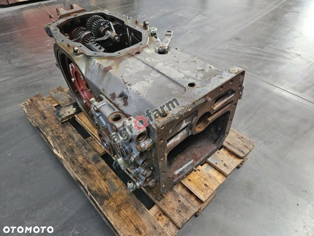 TYLNY MOST MASSEY FERGUSON 3070 3382213M4 - 1