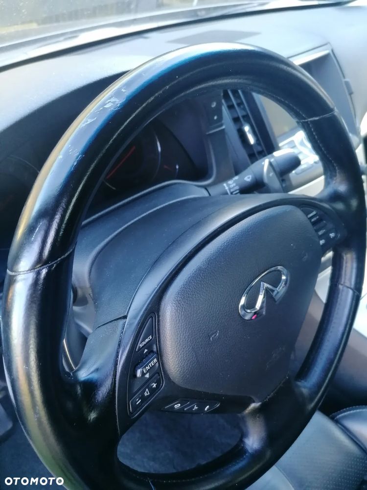 Infiniti G G37 - 25