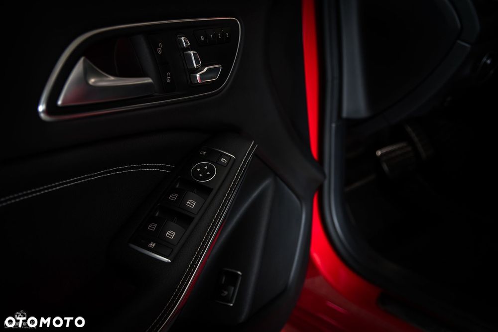 Mercedes-Benz CLA 250 4Matic 7G-DCT AMG Line - 18