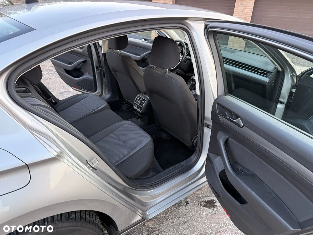 Volkswagen Passat 2.0 TDI BMT Comfortline - 21