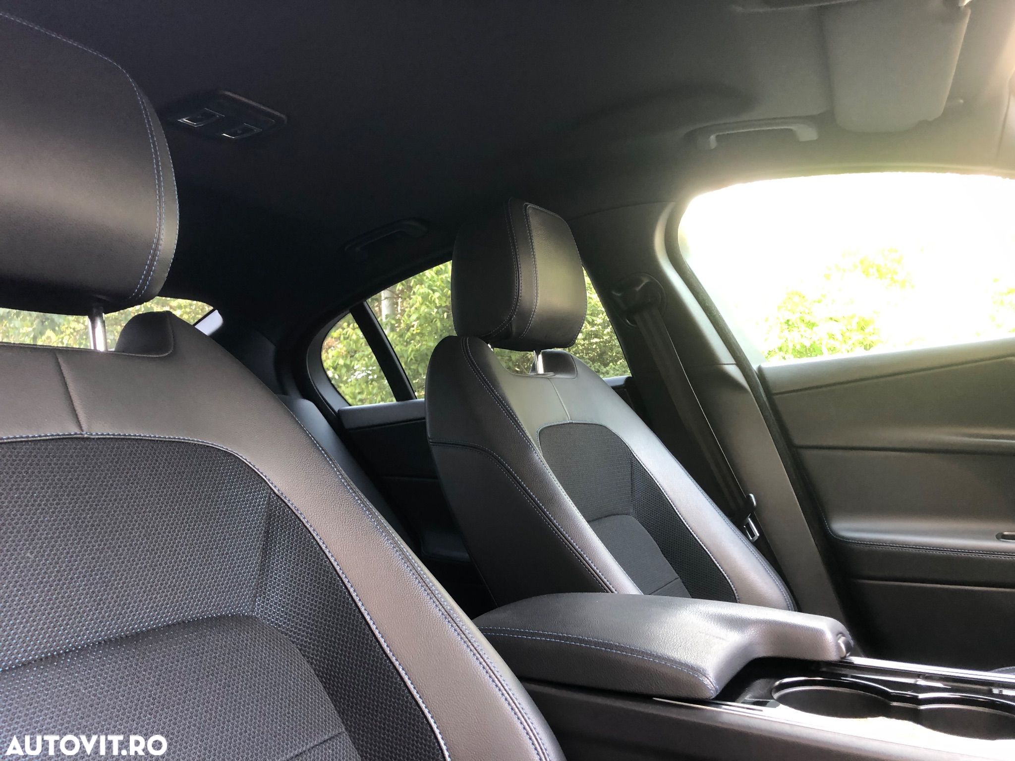 Jaguar XE 2.0 AWD R-Sport - 18