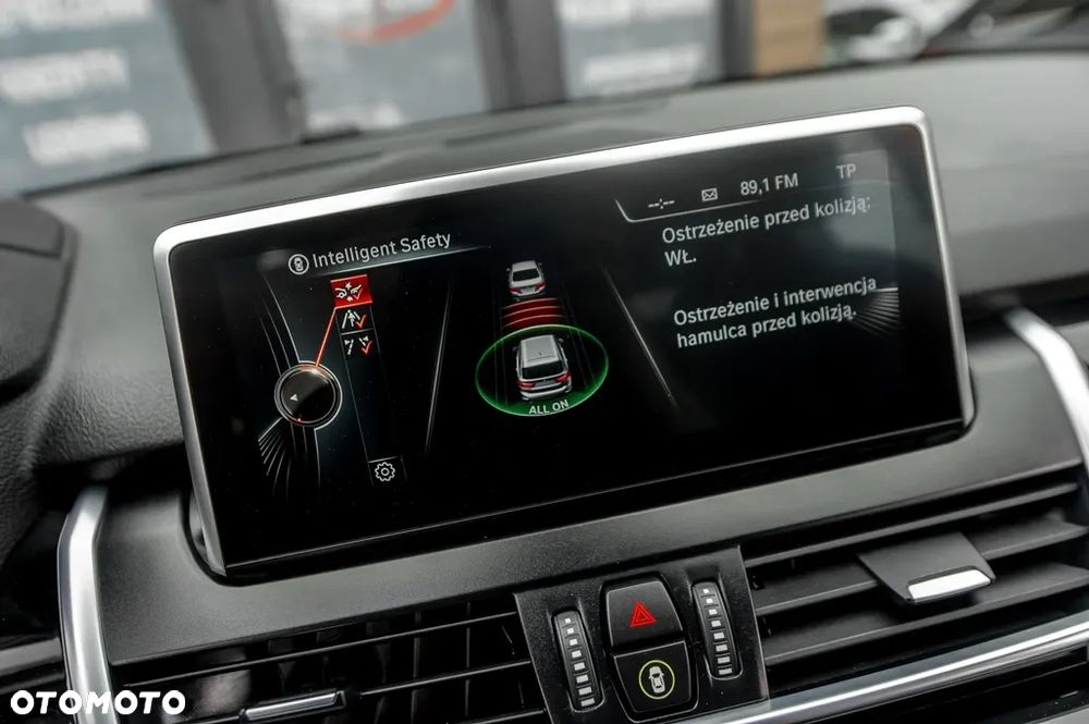 BMW Seria 2 220d Active Tourer xDrive M Sport - 36