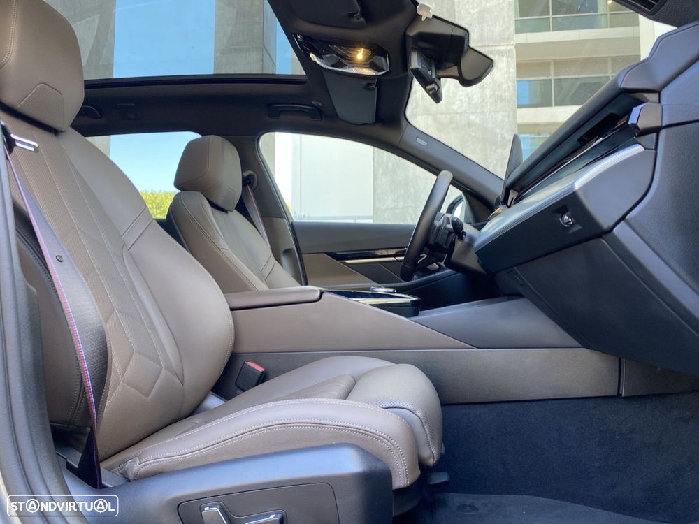 BMW 530 e Pack Desportivo M Pro - 23