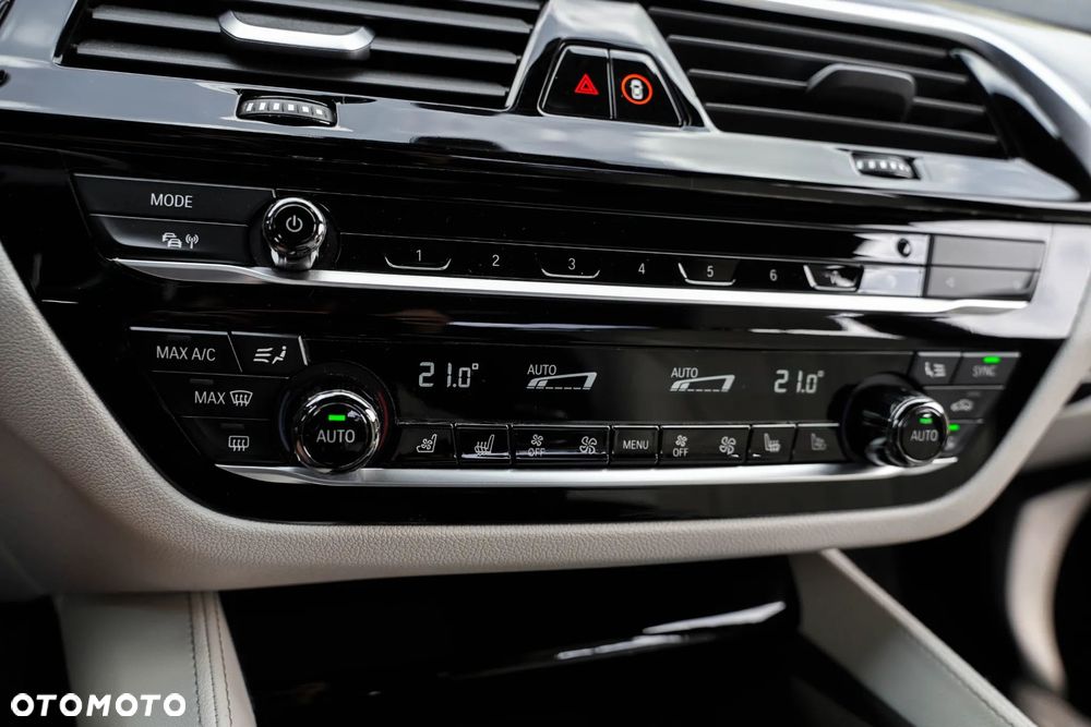 BMW Seria 5 540d xDrive mHEV M Sport sport - 32