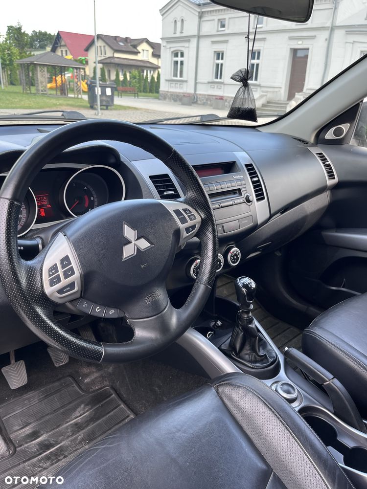 Mitsubishi Outlander - 3