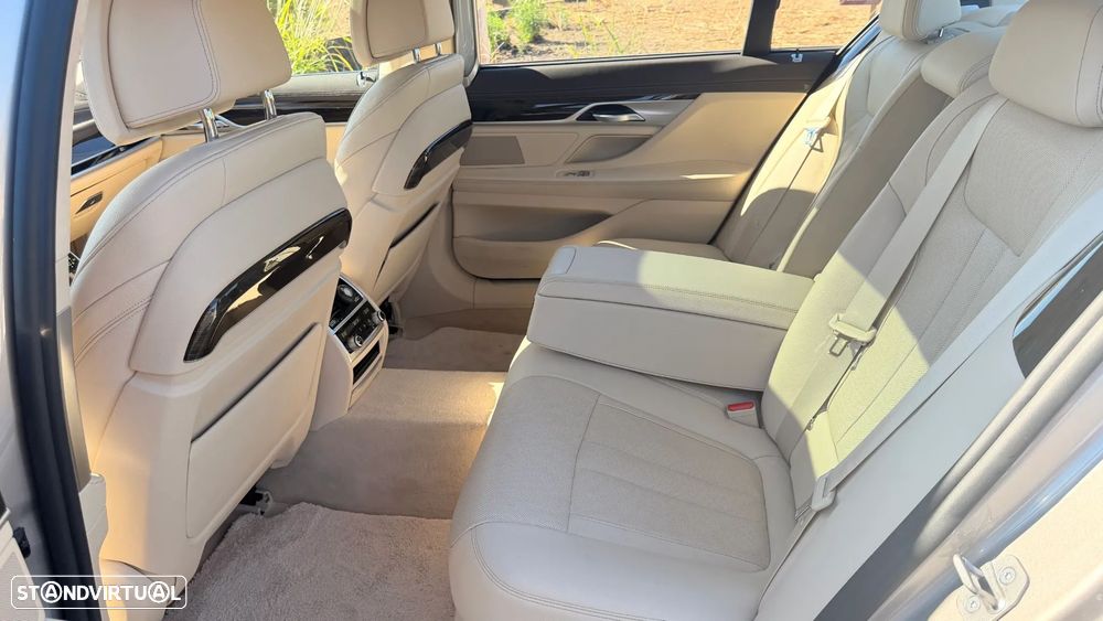 BMW 730 - 32