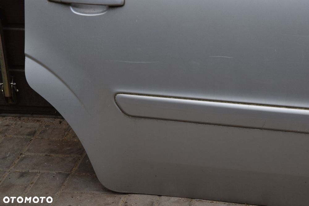 Opel Zafira B 05-14 Drzwi Prawy przód tył prawe przednie tylne srebrne Z157 bez korozji - 3