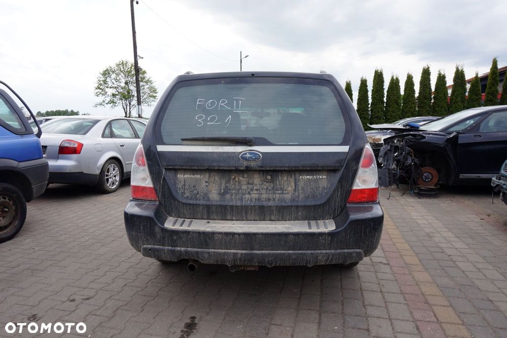 SUBARU FORESTER II SG 2006 32J 2.0 16V EJ20F 158KM TY755XT7AA CZARNY na części - 4