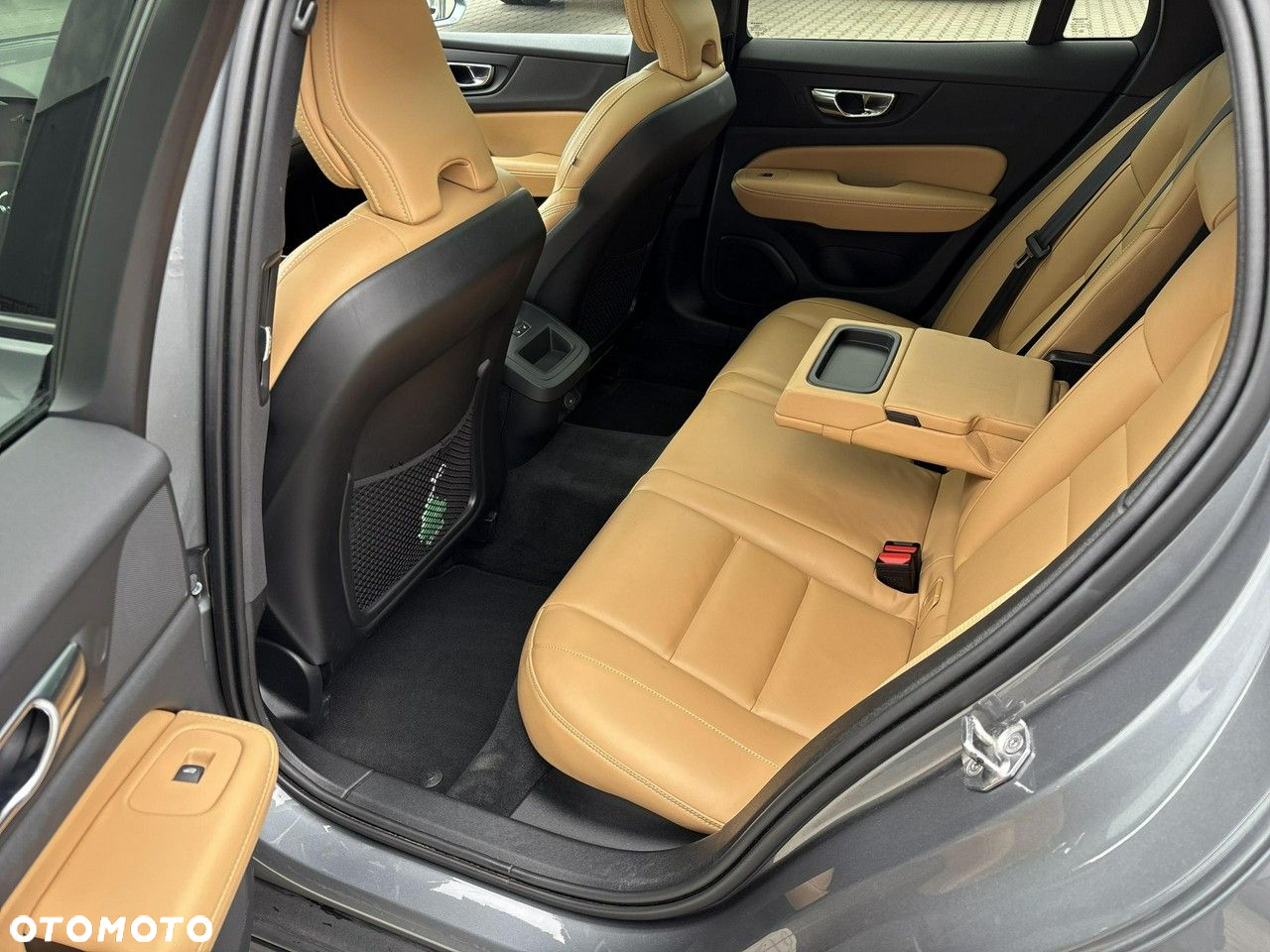 Volvo V60 Cross Country - 12