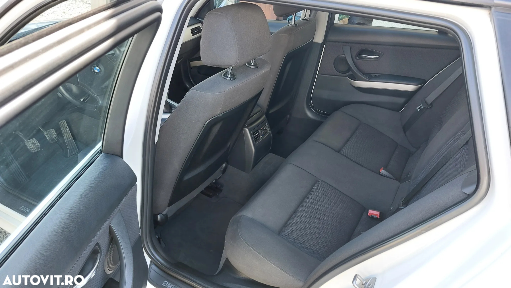 BMW Seria 3 318d - 11