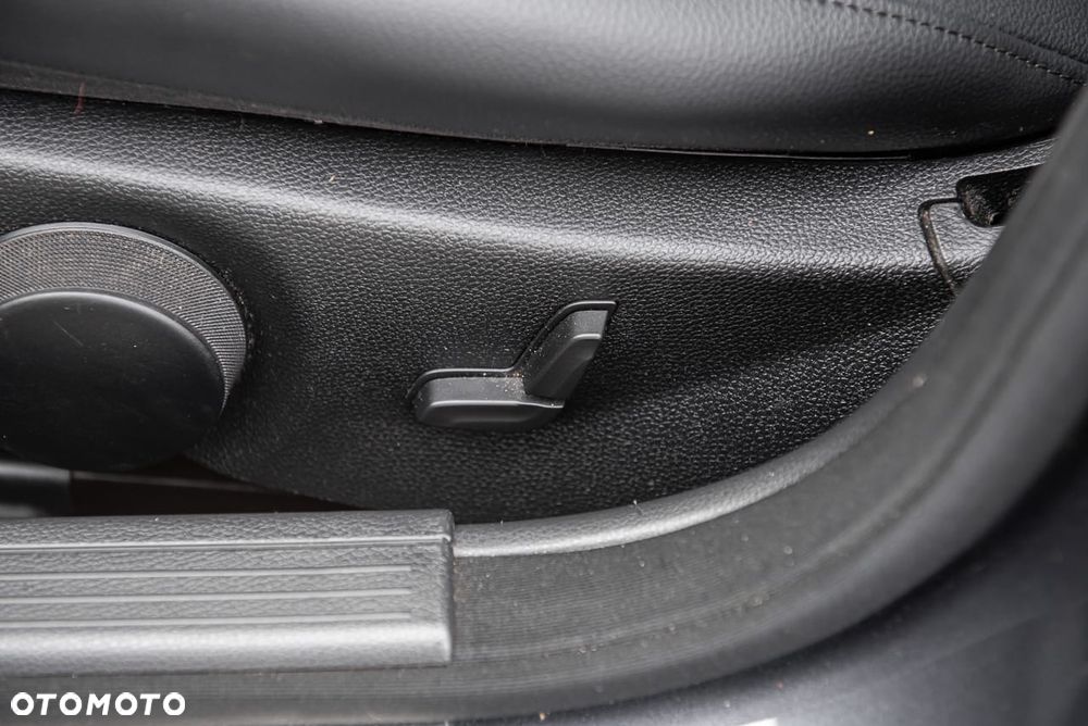 Mercedes-Benz Klasa C 220 CDI DPF Automatik Avantgarde - 28