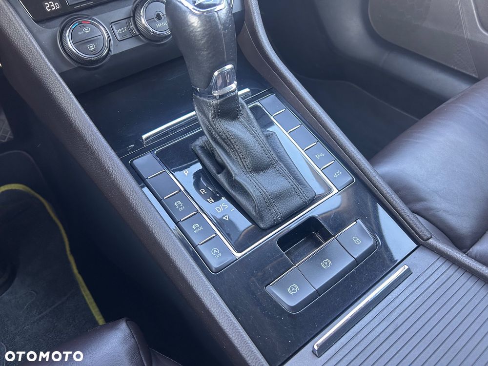 Skoda Superb 2.0 TDI L&K DSG - 19