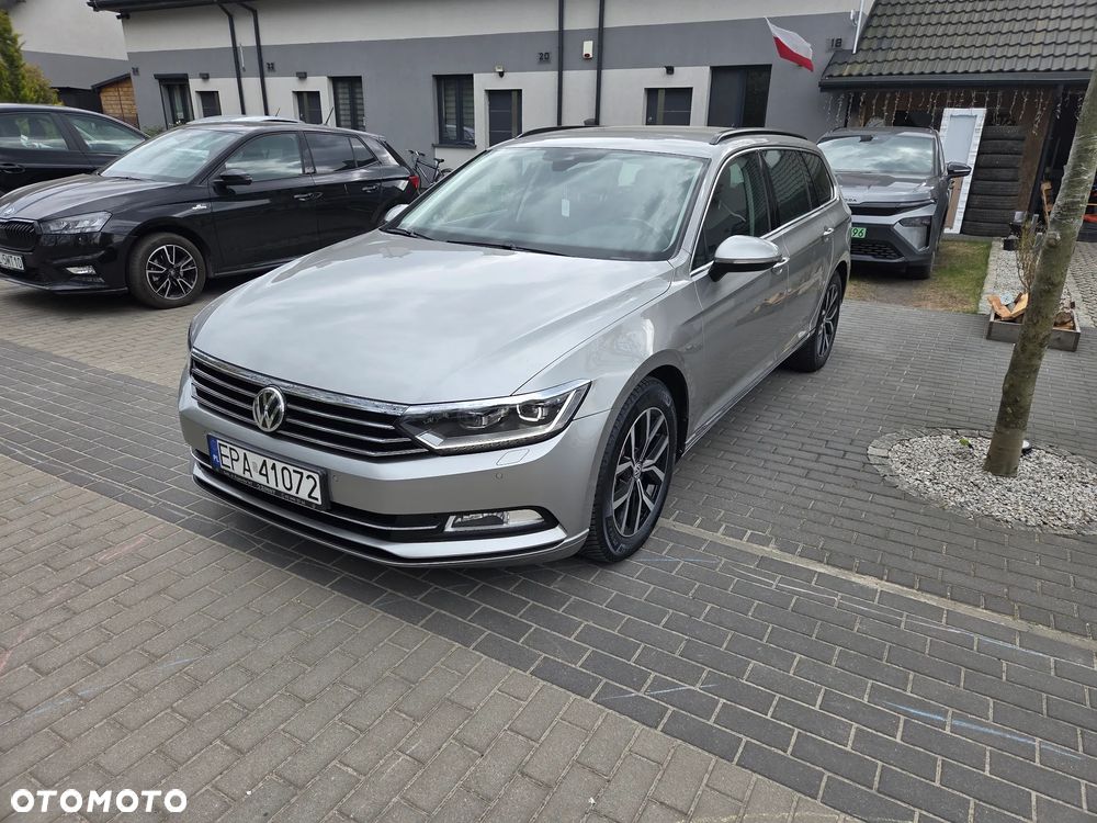 Volkswagen Passat - 1